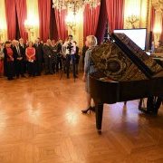 Alexandrie Alexandra, façon salon du XIXè. Drôle !