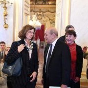 Arrivée du Ministre Jean-Yves Le Drian et son épouse.