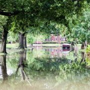Inondation d'un quartier résidentiel