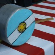 Casserole peinte aux couleurs du drapeau argentin